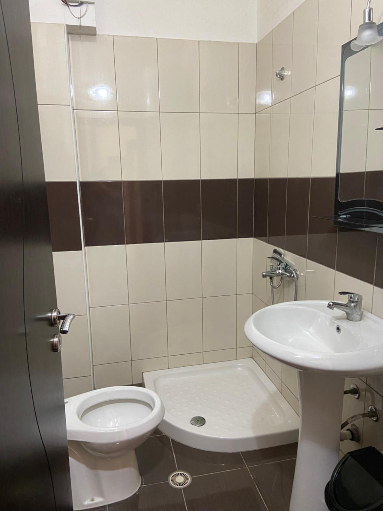 Ari Apartaments Vlore Exterior photo